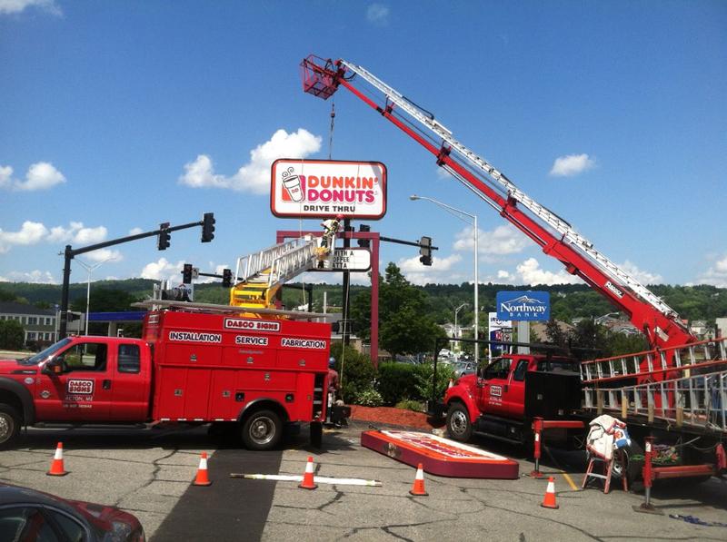 Two truck pylon install